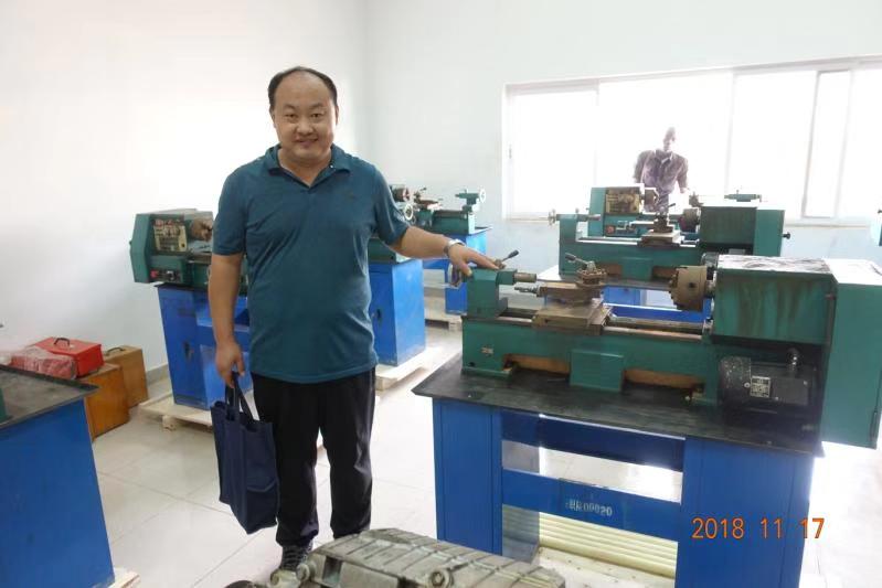 我院捐建的创造太阳乌干达石油培训天行体育官方网站机床设备实训中心